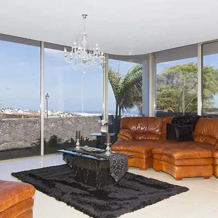Villa Puerto Del Carmen Sleeps 8 Pool Air Con Wifi Puerto del Carmen (Lanzarote)