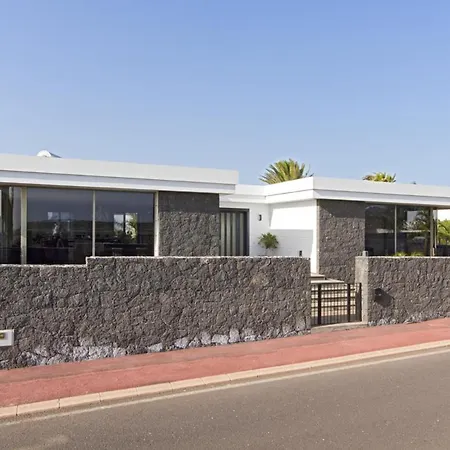 Villa Puerto Del Carmen Sleeps 8 Pool Air Con Wifi *